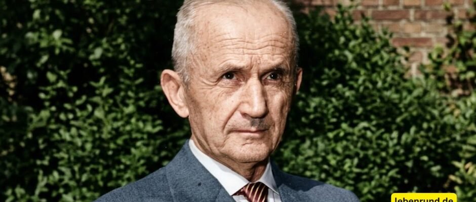 Karl Dönitz: Biografie, U-Boot-Krieg, Hitler-Nachfolger und Nürnberger Prozess